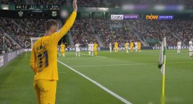 欧冠小组赛巴塞罗那全胜晋级，梅西神级发挥力克顿涅茨克矿工